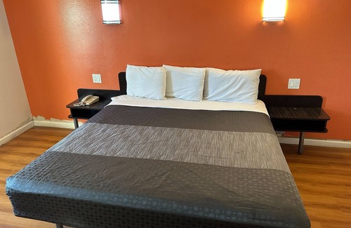 Southwest Anaheim Hotel | Beachside Inn Motel