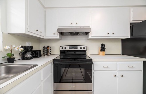 Lauderdale-by-the-Sea Apartment | Beachside Bliss: Luxurious 2 Bed, 2 Bath Apartment - Your Coastal Sanctuary