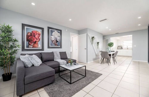 Lauderdale-by-the-Sea Apartment | Beachside Bliss: Luxurious 2 Bed, 2 Bath Apartment - Your Coastal Sanctuary