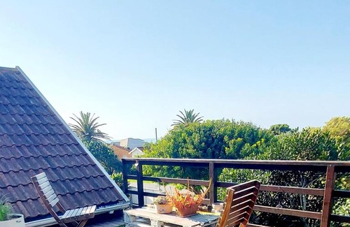 Kidd's Beach Apartment | Beachthyme self catering loft