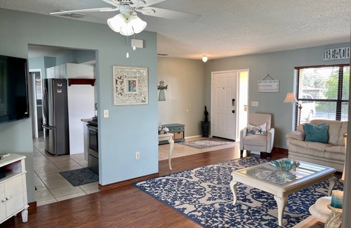 South Venice House | Beachy 3BR Retreat ~ Heated Pool & Fenced Yard ~ Pet Friendly! Star of Venice!