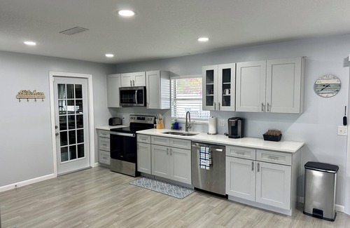 Cocoa House | Beachy Cocoa Home Near Cruise Port W/Hot Tub