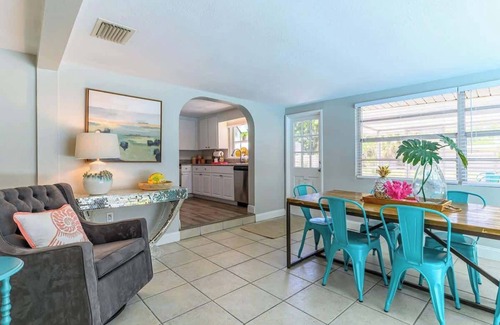Sarasota House | Beachy Cottage close to Siesta | 3 Bed | Huge Pool