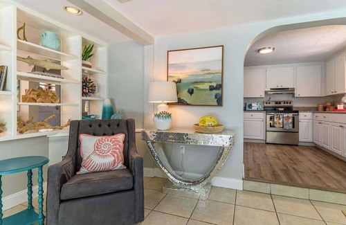 Sarasota House | Beachy Cottage close to Siesta | 3 Bed | Huge Pool