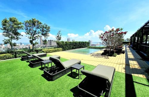 George Town Apartment | Beacon Executive Suite - Skypool Penang View