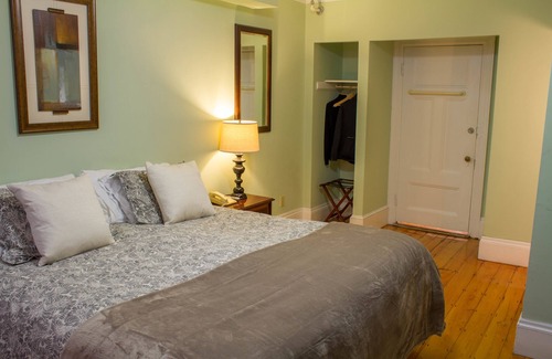 Cleveland Circle House | Beacon Inn 1750