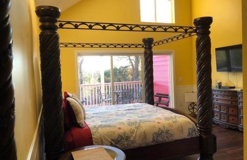 Shasta Cascade Cabin | Bear Creek Falls Lodge on 67 acres Creek & Waterfalls