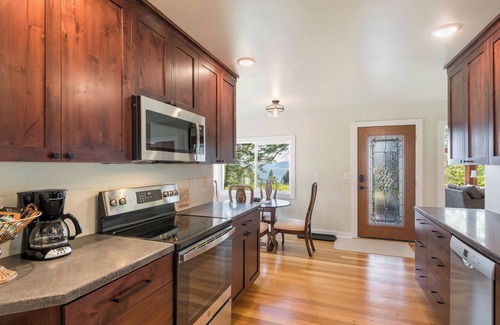 Bigfork House | Bear Den at Henry Creek Orchard