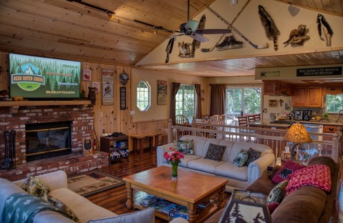 Upper Moonridge Cabin | Bear Haven – Pet-Free, Cozy as Can Be