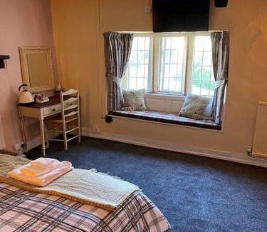 Stroud Bed & Breakfast | BEAR INN - BISLEY