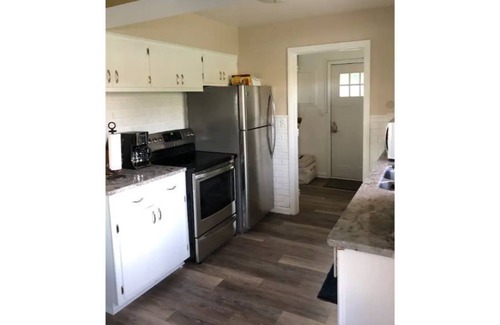 Hillsdale Cottage | Bear Lake Cottage ... Pontoon Available for Rent