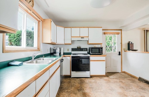 Bear Lake House | Bear Lake Dog-Friendly Home w Frontage, Dock