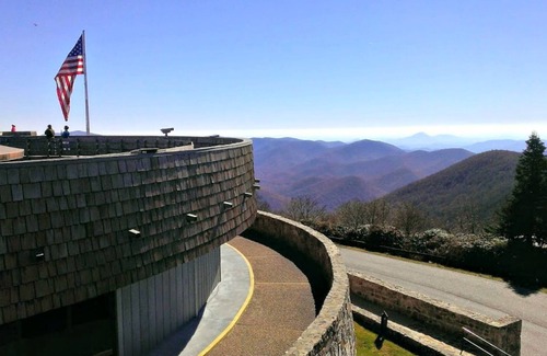 Sautee Nacoochee Cottage | Bear Paw Cottage #6 King ; Close to Helen ;Pet Friendly;2 Adults/2 Children Max