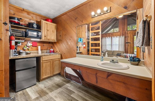 Sautee Nacoochee Cottage | Bear Paw Cottage #5 Queen Log Bed: COZY!: Pet Friendly; 2 Adults/2 Children Max