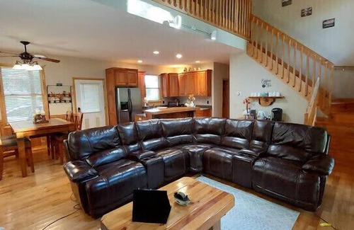 Unaka Cabin | Bear Paw Resort ,high speed internet , gas fireplace,firepit ,sleeps 8