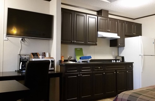 Shaunavon Hotel | Bear's Den Lodge