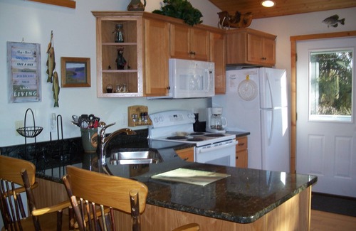 Huntingdon House | Bear's Den, near 7 points & minutes to all conveniences, hike down to the lake