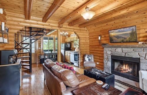 Sevierville Cabin | Bearless Whisper, a Beautiful Romantic Cabin Located Under a Mile from Soaky Mountain Water Park!
