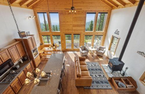 Victor House | Bearlythere High Mountain Retreat