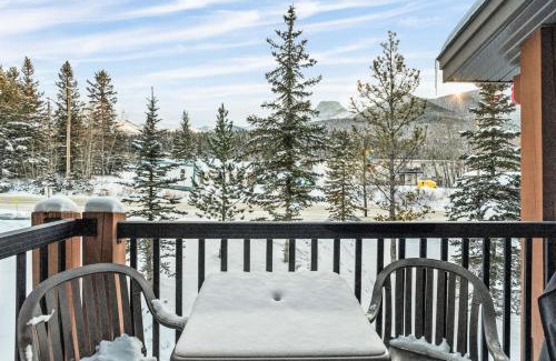 Copperstone Resort House | Bears Den 2BR Getaway with Hot Tub, BBQ Near DT