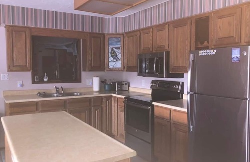 Courtenay Ski Chalet | BEARS DEN CHALET