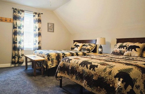 Rockwood Bed & Breakfast | Bears Den Lodge B & B Room 1