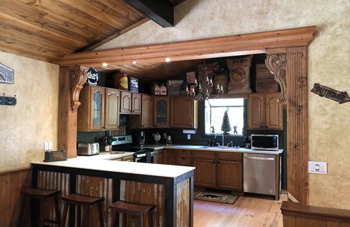 Maggie Valley Cabin | Beartime:Pool table, Arcade, Hot tub, Fireplace,Firepit, Large driveways. 3acres