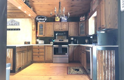 Maggie Valley Cabin | Beartime:Pool table, Arcade, Hot tub, Fireplace,Firepit, Large driveways. 3acres