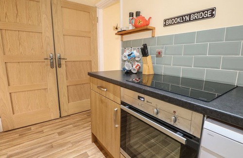 New Forest District Apartment | BEAU ANNEXE, pet friendly, character holiday cottage in Ringwood