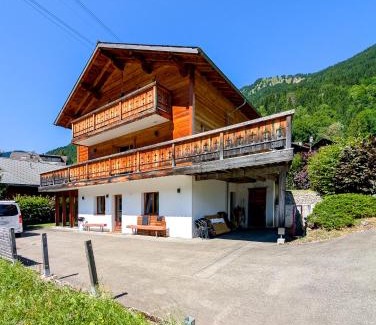 Champery Apartment | Beau chalet au centre de Champéry - vue montagne