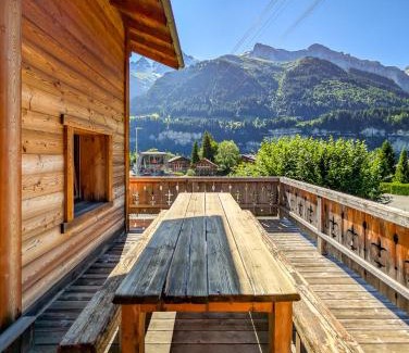 Champery Apartment | Beau chalet au centre de Champéry - vue montagne