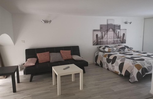 Cahors Old Town Apartment | Beau STUDIO rénové lumineux , calme , wifi