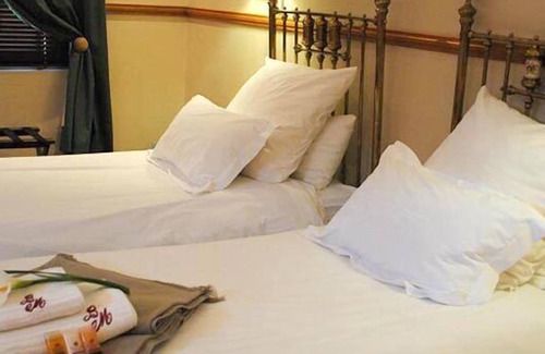 Beaufort West House | Beaufort Manor Country Lodge