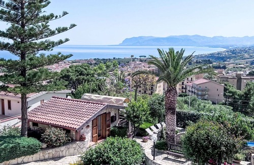 Castellammare del Golfo Apartment | Beautiful apartment for 7 people with A/C, pool, WIFI, TV, balcony and parking
