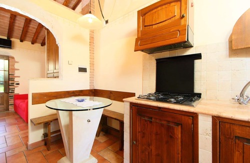 Serre di Rapolano Villa | Beautiful apartment in villa for 2 people with pool, A/C, WIFI, TV and parking