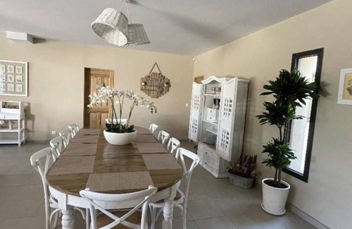 Croagnes Villa | Beautiful air-conditioned single-storey villa with private pool for 6 people
