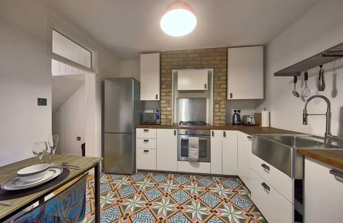 Syon House | Beautiful 1 bed ground floor garden flat, Brentford, LONDON