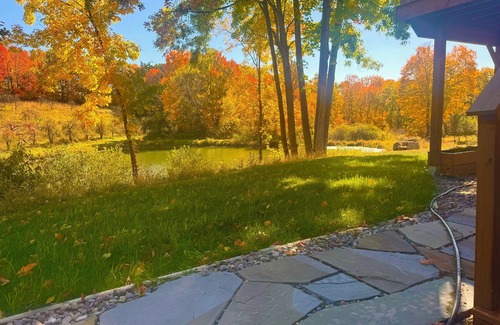 Marlboro House | Beautiful 1-bedroom apartment noverlooking a pond on a 10 acre farm.