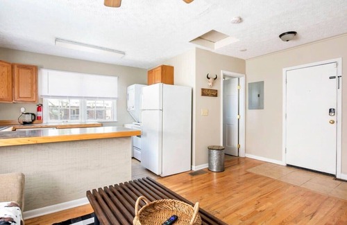 Italian Village Apartment | Beautiful 1 Bedroom Steps From The Short North