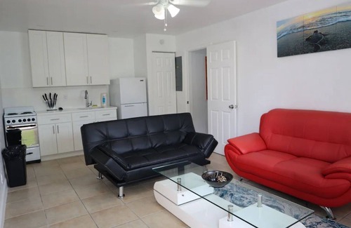 Palm Beach Shores Apartment | Beautiful 1 BR/Steps from the Beach/Singer Island