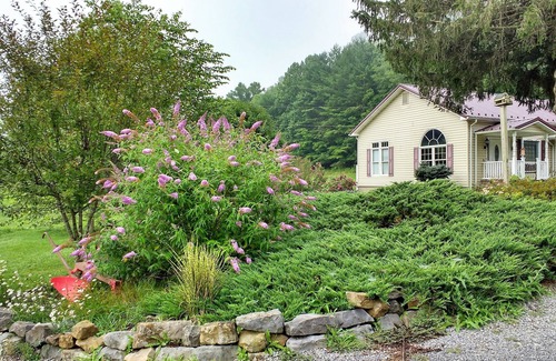 Lewisburg House | Beautiful 100+ acre Farm ony 4 miles from downtown Lewisburg, WV