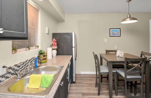 Dickinson Apartment | Beautiful 1B/1B Apartment Near Galveston