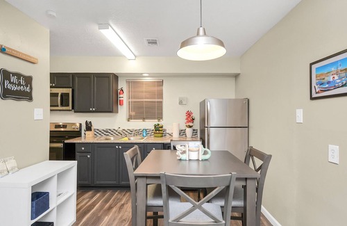 Dickinson Apartment | Beautiful 1B/1B Apartment Near Galveston