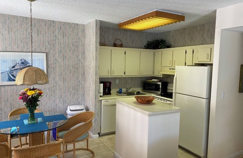 Jupiter Bay Villa | Beautiful 1st floor 2 Bedroom 2 Bath Jupiter Bay Villa. Walk to Carlin Pk Beach