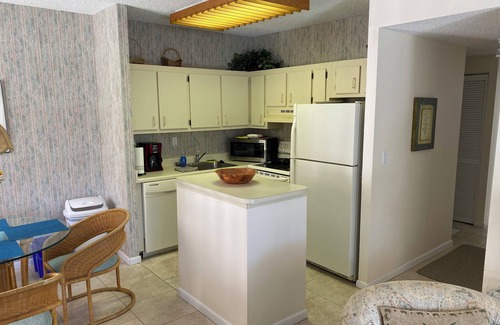 Jupiter Bay Villa | Beautiful 1st floor 2 Bedroom 2 Bath Jupiter Bay Villa. Walk to Carlin Pk Beach