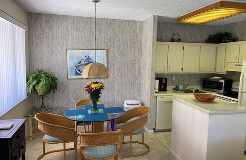 Jupiter Bay Villa | Beautiful 1st floor 2 Bedroom 2 Bath Jupiter Bay Villa. Walk to Carlin Pk Beach