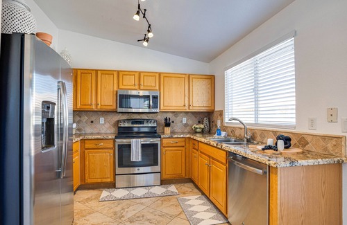 Chandler House | Beautiful 2/2 in Springfield 55+ Golf Community 30 night minimum