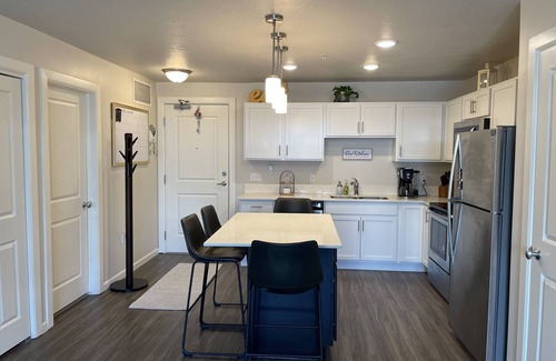 Sandy Apartment | Beautiful 2 bdrm apartment near Cottonwood Canyon