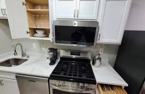 Trinidad Apartment | Beautiful 2 Bed/1 Bath & Sofa Bed Near Union Station