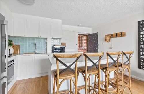 Freshwater Apartment | Beautiful 2 Bed Apt Walk 5mins Beach 3mins Village